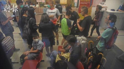 香港一小学10名学生疑食物中毒被送院医治。图片来源:香港《明报》/林智杰 摄