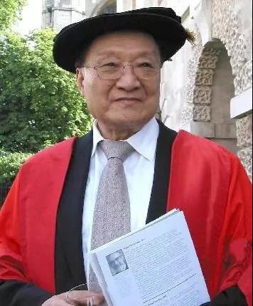 2005年金庸获得剑桥大学荣誉博士