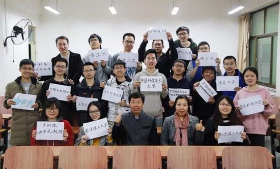 哈尔滨工业大学（威海）2014级理学院光电系2班共22人，其中4人保研，6人出国留学，12人考研成功，升学率百分之百。