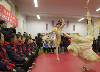 中芭演员走进滦平12所乡村中小学