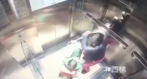 保姆电梯内打孩子 郑州警方已拘留涉案人|虐童