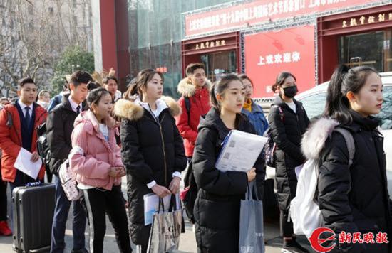 上戏艺考今早拉开帷幕 新民晚报记者 郭新洋 图上戏艺考今早拉开帷幕 新民晚报记者 郭新洋 图