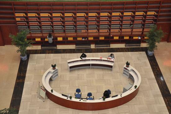 郑州一高校图书馆中庭 撞衫 八卦阵(图)|图书馆