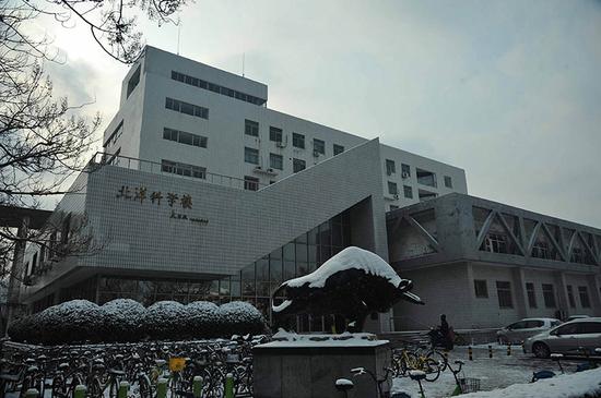 天津大学校园雪景 韩宝志摄