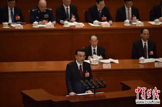 3月5日上午,十三届全国人大一次会议开幕会在人民大会堂举行。中国青年报·中青在线记者 王婷舒/摄