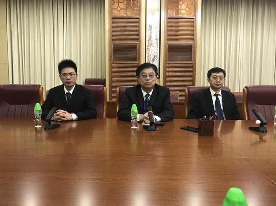 CEO王劲、CTO韩旭(右)、技术副总裁杨庆雄接受新浪科技采访