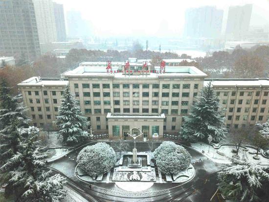 1月3日，雪后的长安大学，张德民摄。