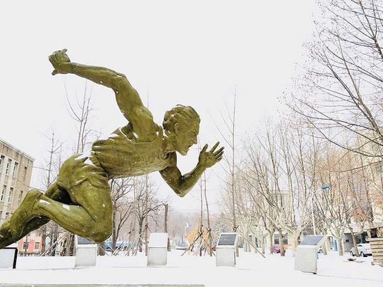 大连理工大学校园雪景 彭伟摄