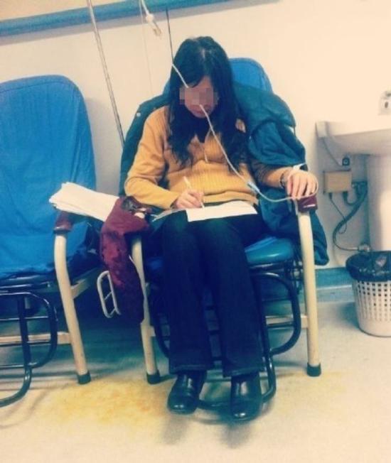 流感来袭 经历过挂吊瓶写作业的孩子都是勇士