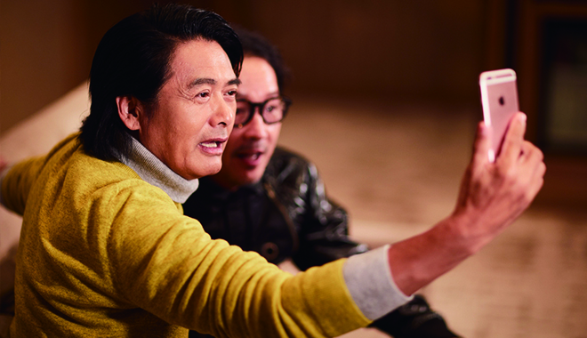 周润发拍戏意外受伤头破血流 缝五针回来继续拍