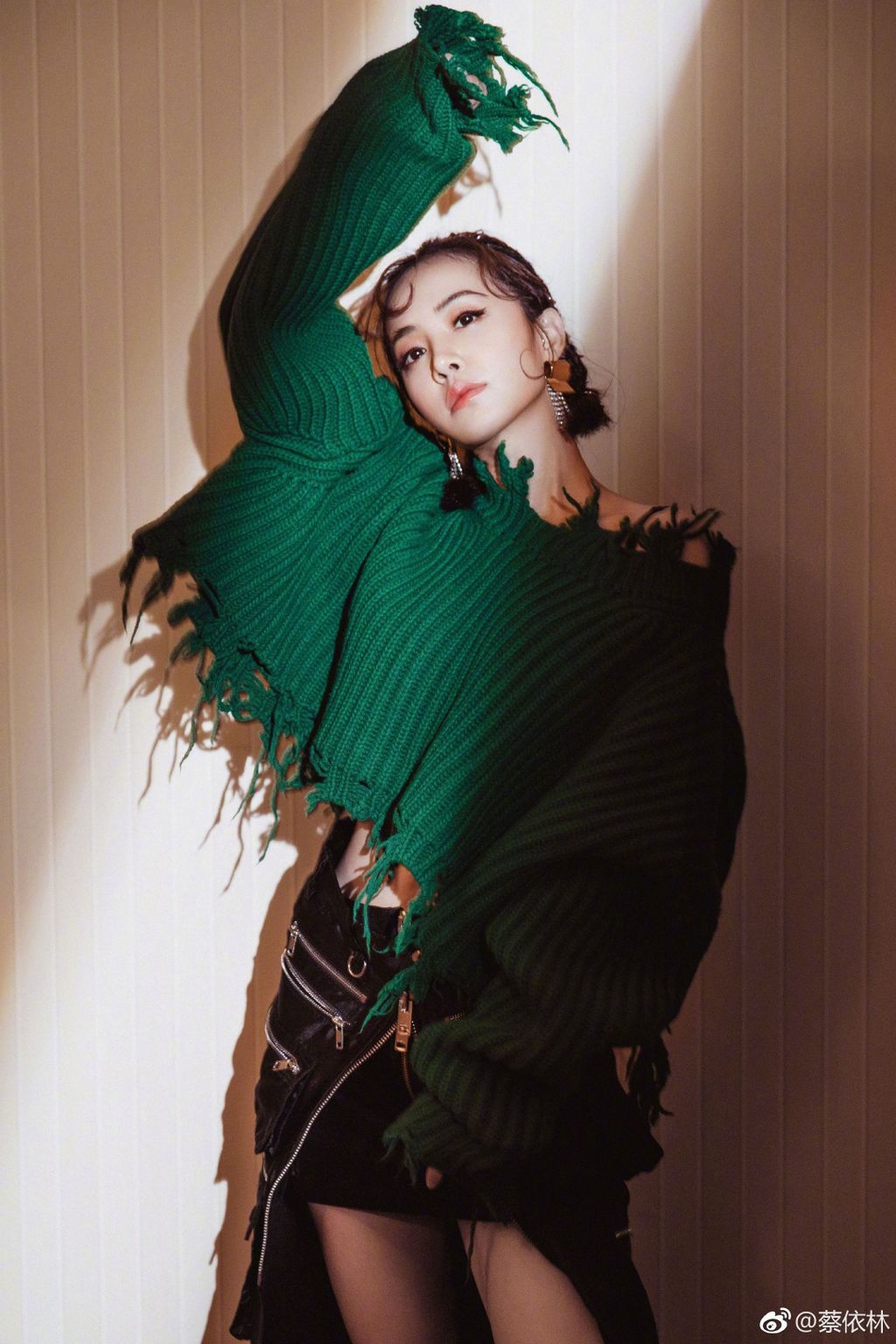 蔡依林与友人提前庆祝生日