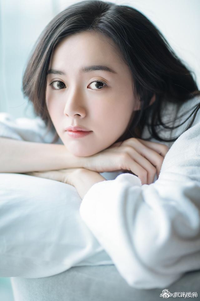 江铠同曝光一组睡衣大片 玲珑剔透