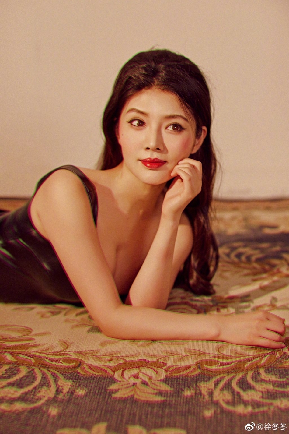 徐冬冬穿越复古写真 红唇妩媚撩力十足
