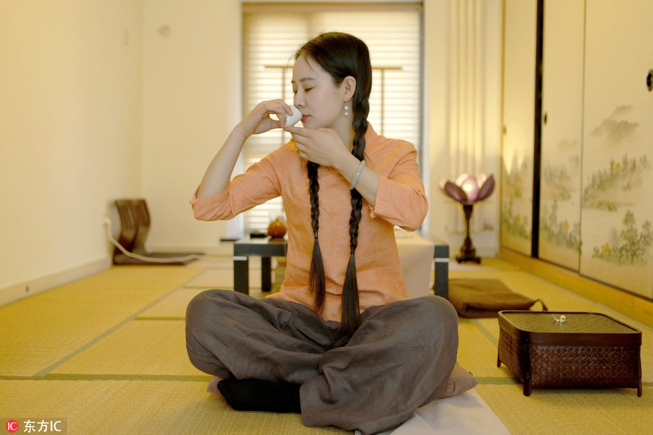 老总打美女_老总在水里下药迷美女