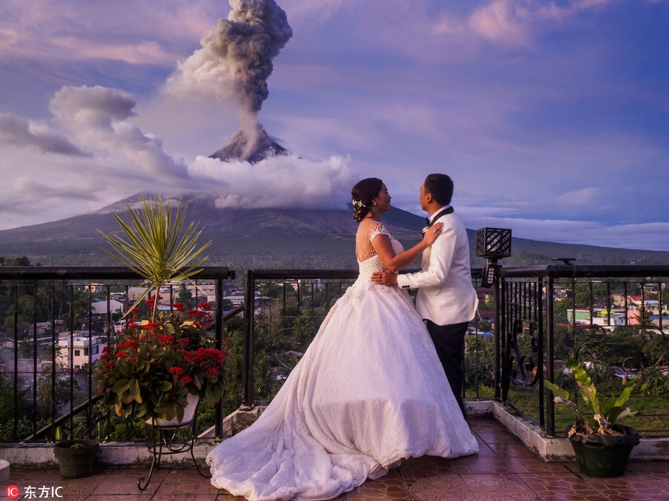 火山婚纱照_火山爆发(2)