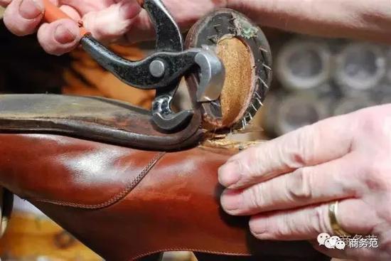 12个高级不易撞款的男鞋品牌,一双鞋能穿几十年