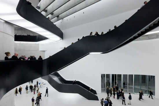 ▲国立21世纪艺术博物馆 摄影:Iwan Baan(上&下)、Zaha Hadid Architects(中)