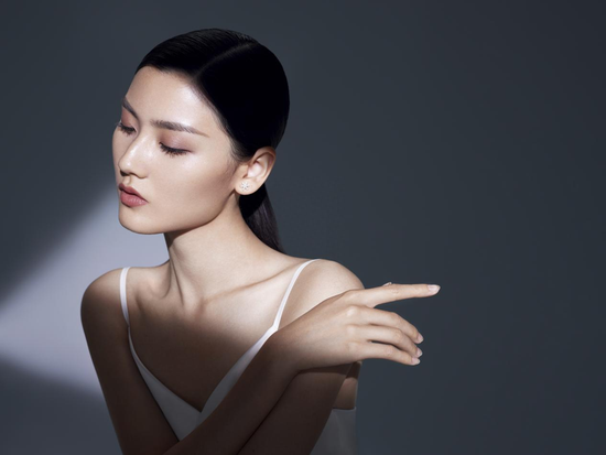 高端美妆品牌VAA 专为东方女性定制自然骨相妆方案