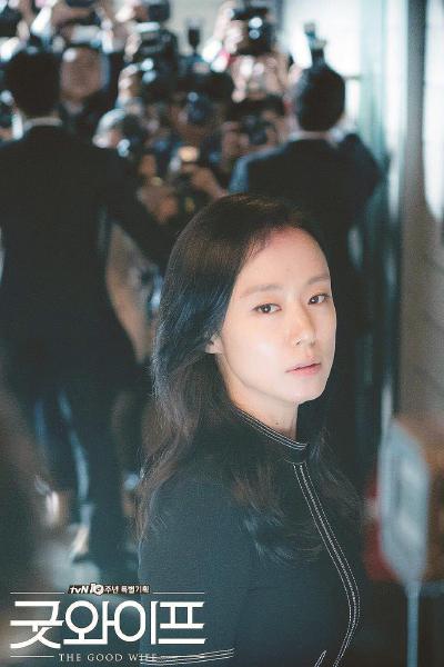 《傲骨贤妻》被视为韩剧大批翻拍英美剧的起点。图片均为电视剧海报。