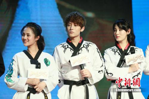 池昌旭公主抱安悦溪 与陈翔互拼男友力|池昌