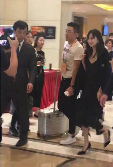 大着肚子的Angelababy,颜值回到了整容前|Angelababy|怀孕|整容_新浪女性_新浪网