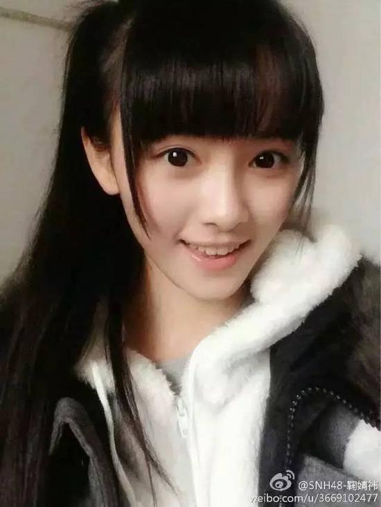 首先非常明显是鼻梁比以前的要高一些,变得提拔有立体感。