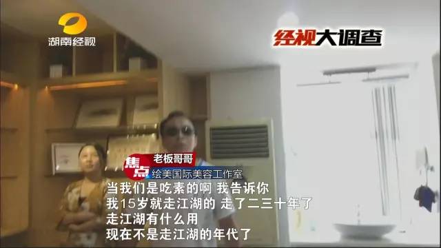 很快,执法人员在现场查获了大量注射用针头。
