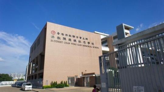 男老师任教的小学。