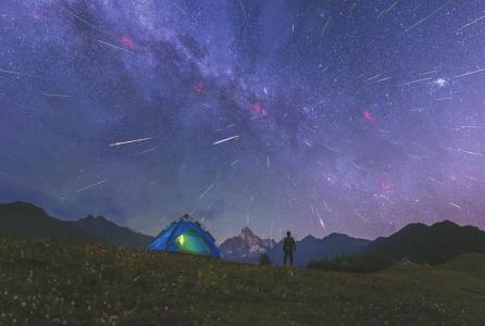 2016年,在四姑娘山上拍到的流星。