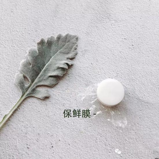 一些易碎的小东西,也可以塞进干净的袜子里。▼