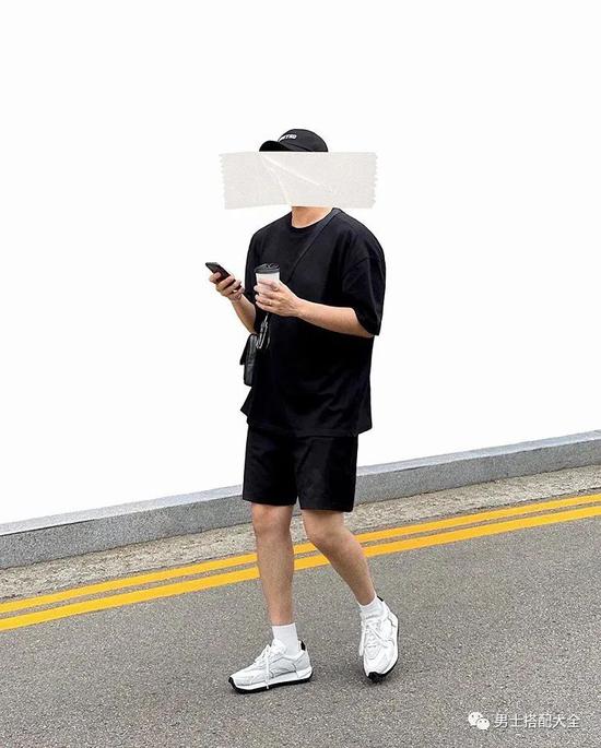 黑T与白T谁才是男人T恤中的百搭王者? 黑T与白T谁才是男人T恤中的百搭王者?