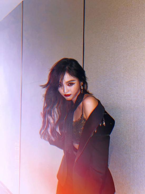 图源:微博@吴宣仪_Betty