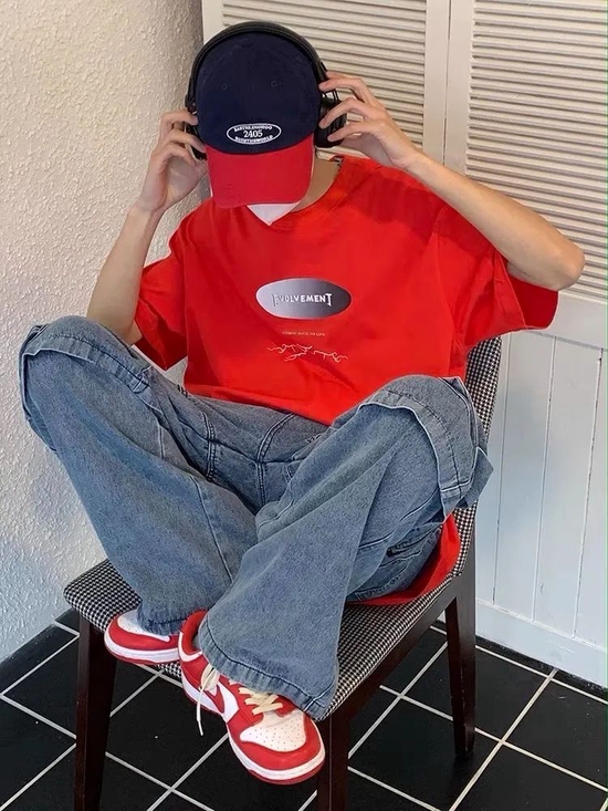  EAHO 原创印花短袖红色圆领T恤