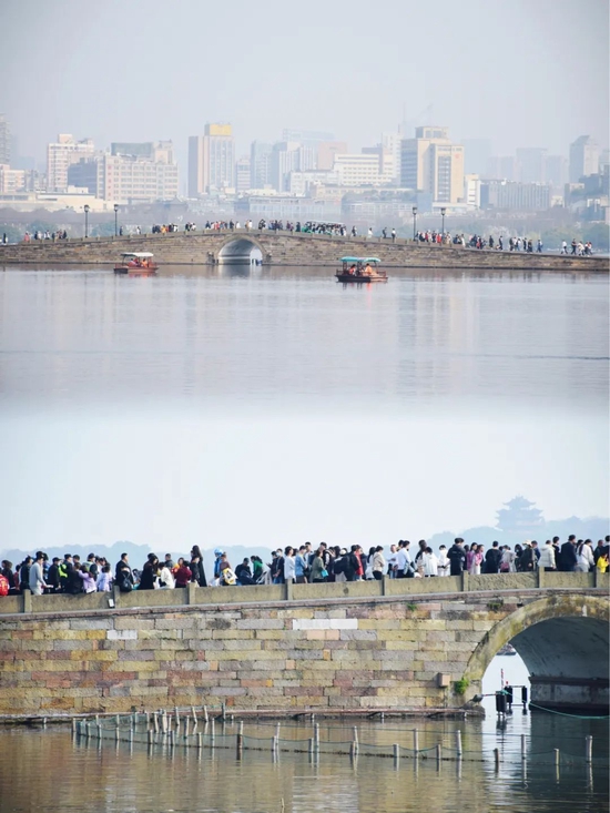 北国最浪漫城市 坐着电车去看海