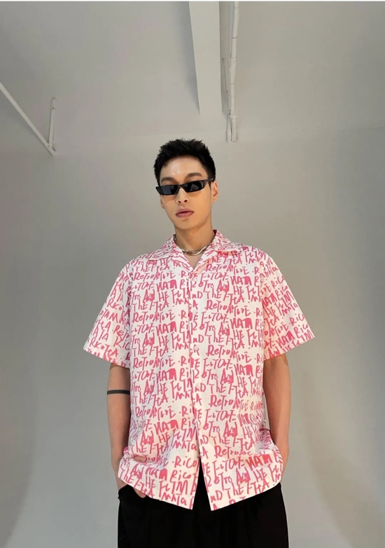 META RICOTTA 手绘粉色涂鸦满印文字短袖衬衫