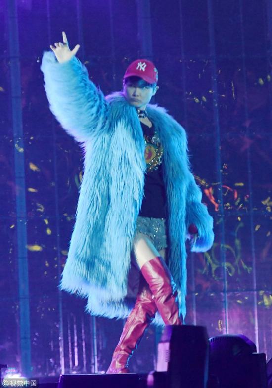 导播别急 蔡徐坤的貂还没穿