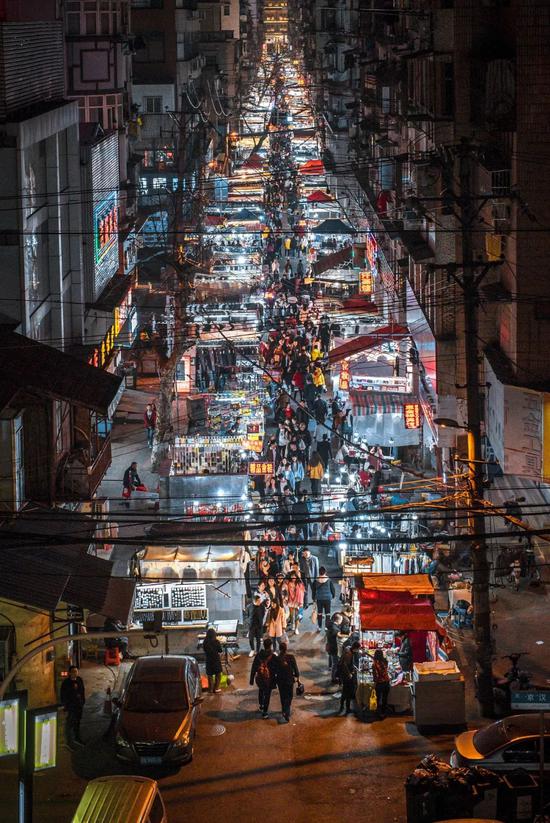 宵夜江湖,风云变幻。图/视觉中国