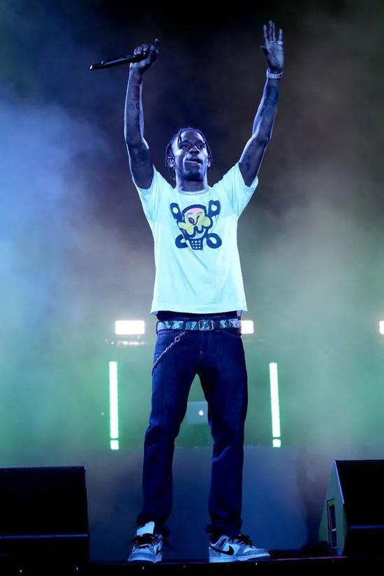 travisscott超清,travisscott travisscott的这件裤子时髦到让我放弃牛仔裤