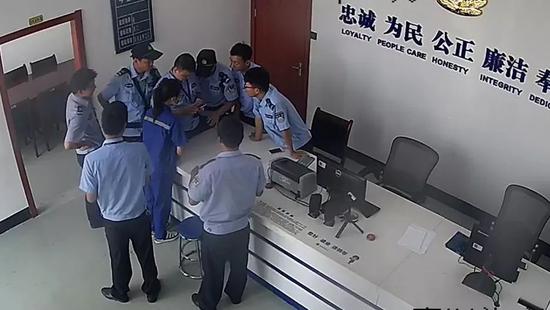 民警让小罗重新设置了支付宝密码