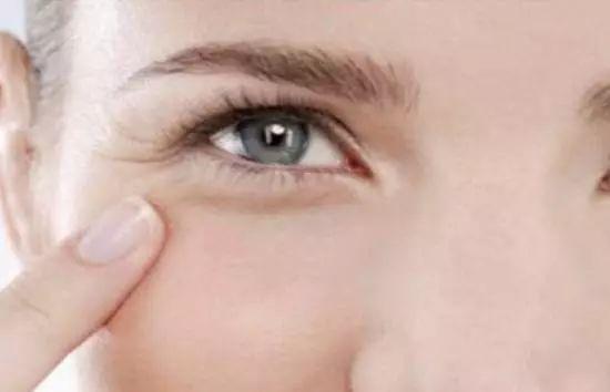 为什么女人会比男人老得快?