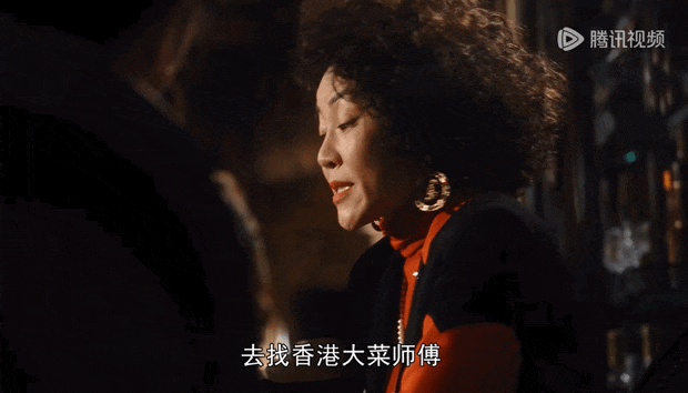 (这个镜头暴露了卢美琳比任何人都担心宝总真的能为李李搬来救兵▲)