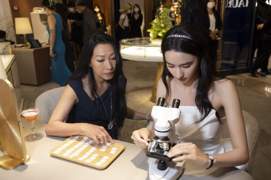 CHAUMET“植艺万千”艺术大展北京国贸高级精品店主题延伸展 – 活动现场,李宛妲女士及母亲李旻果女士