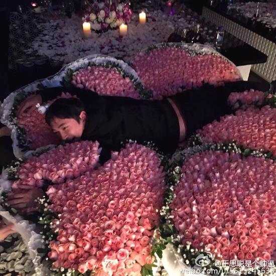 扑玫瑰花海疑似求婚
