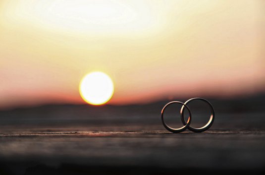 奋不顾身去爱 为什么会在恋爱中拼命付出?