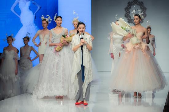 兰玉设计的婚纱图片_兰玉婚纱设计图片手稿