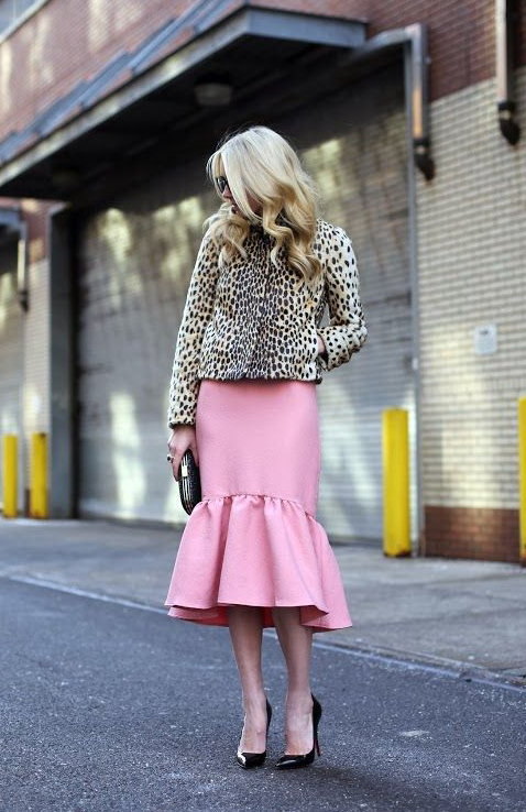 豹纹外套+粉色半身裙
