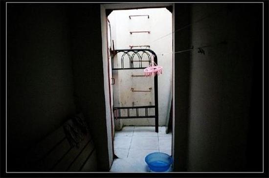北上廣蟻族實錄 地下室的男女生活令人咋舌