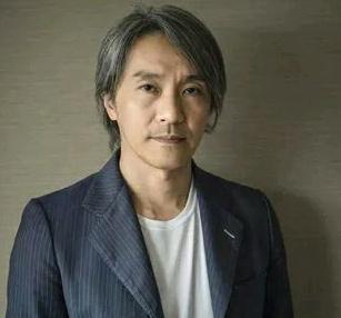 贺岁档三足鼎立 周星驰三个字值多少钱?|美人