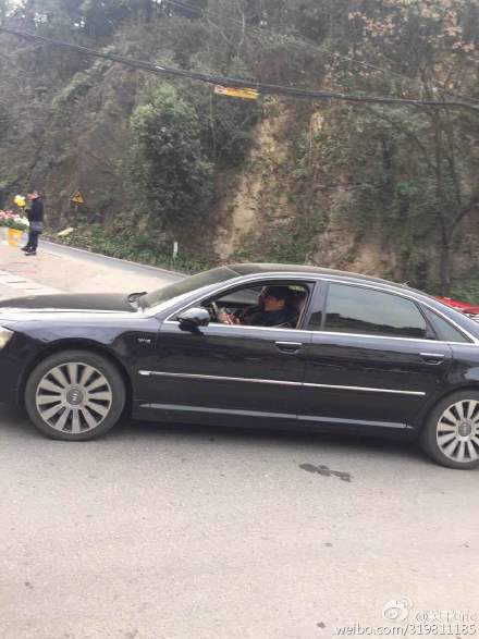 可怕!重慶粉絲欲索要簽名 激動撞陳坤車