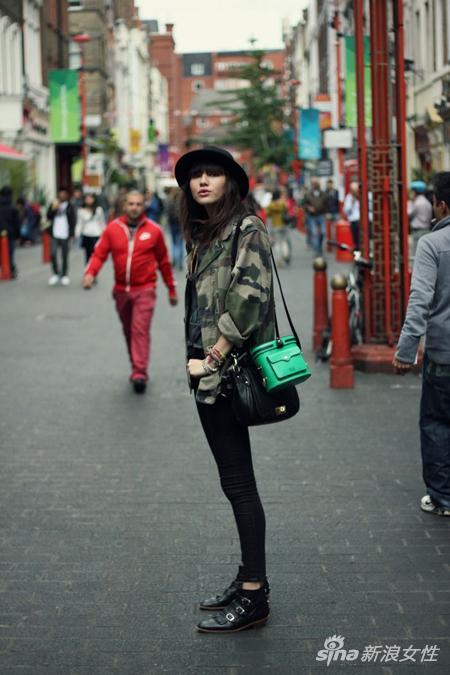 想和新晉老公宋仲基談戀愛?軍裝style情侶裝穿起來
